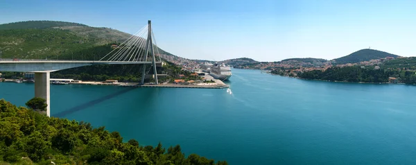 Dubrovnik, Adriyatik Denizi üzerinde Hırvat bir şehir.