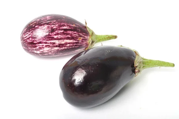 Deux Aubergines Sur Fond Blanc — Photo