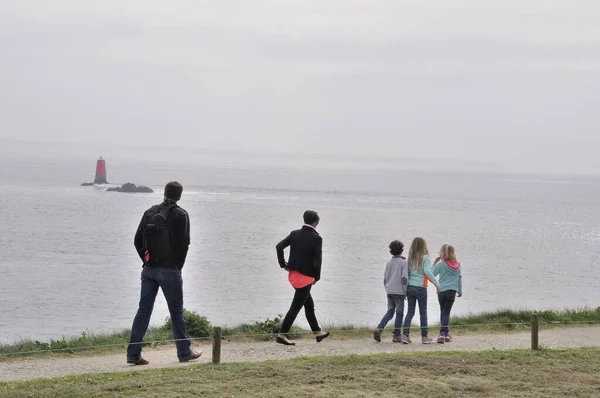 Plougonvelin France April 2015 Rodinná Procházka Pointe Saint Mathieu — Stock fotografie