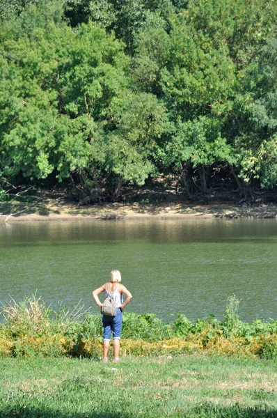 Bouchemaine Frankrijk August 2015 Vrouw Zoek Naar Loire — Stockfoto