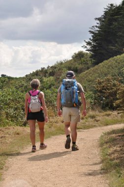 BINIC _ FRANCE, 05 HAZİRAN 2015: Brittany, Binic 'teki GR34' te yürüyüş yapanlar