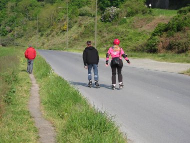 SAINT BRIEUC, FRANSA 16 MAYIS 2016: Saint Brieuc 'te paten süren gençler