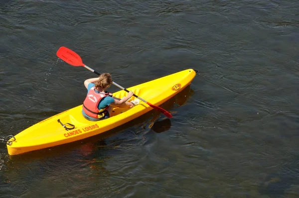 Cenac France Julio 2016 Turistas Canoa Sobre Río Dordoña — Foto de Stock