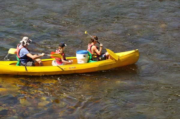 Cenac_ France July 2016 Tourists Canoe River Dordogne — Stock Photo, Image