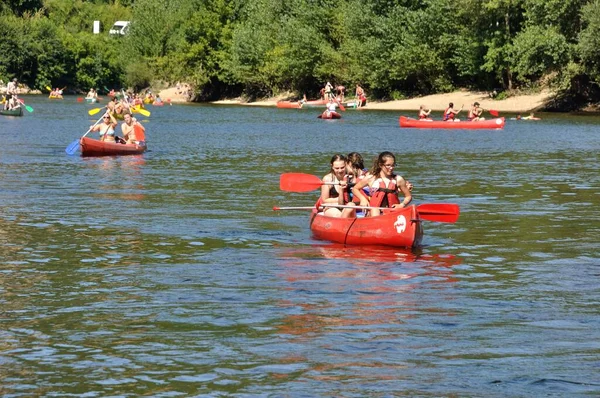 Roque Gageac France August 2016 Toeristen Kano Rivier Dordognene — Stockfoto