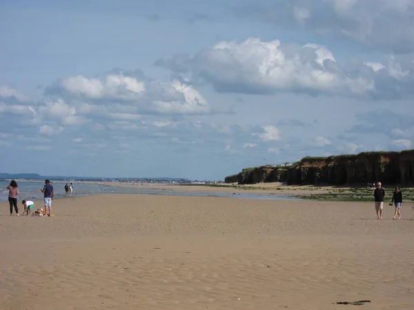 Touristes Sur Plage Luc Sur Mer — Photo