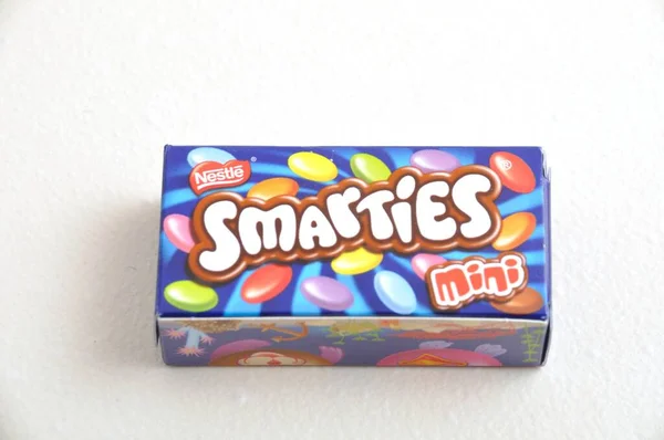 Caramelos Smarties Sobre Fondo Blanco — Foto de Stock