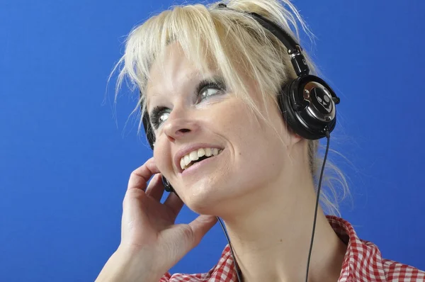 Blond woman listening to music — Stock Photo, Image