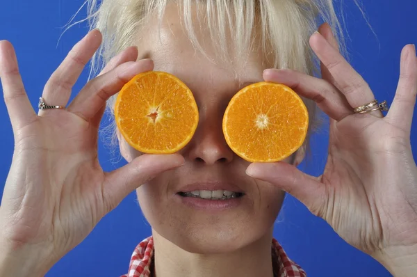 Portrait of womanwith a clementine — Stock Photo, Image