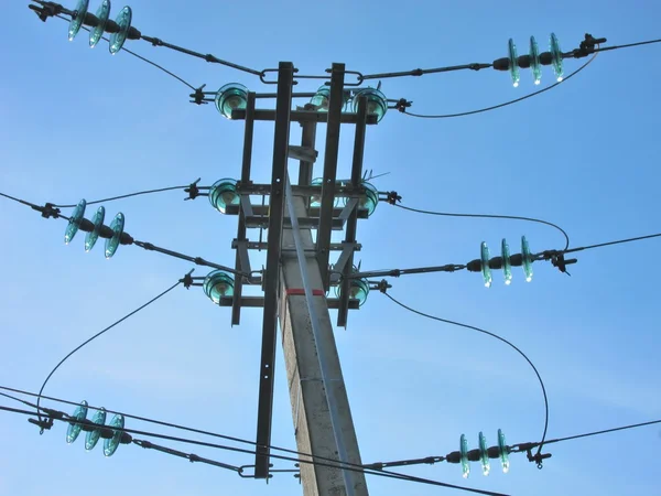 Power göra i blå himmel — Stockfoto