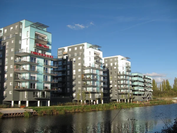 Rennes byggnader längs Vilaine — Stockfoto