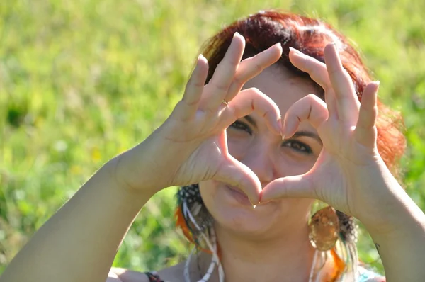 kadın kalp şekil verme