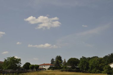 Gironde boyunca bir ev.