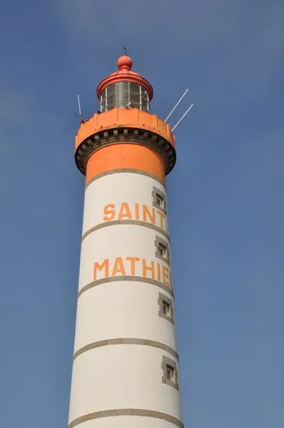 Leuchtturm am blauen Himmel — Stockfoto