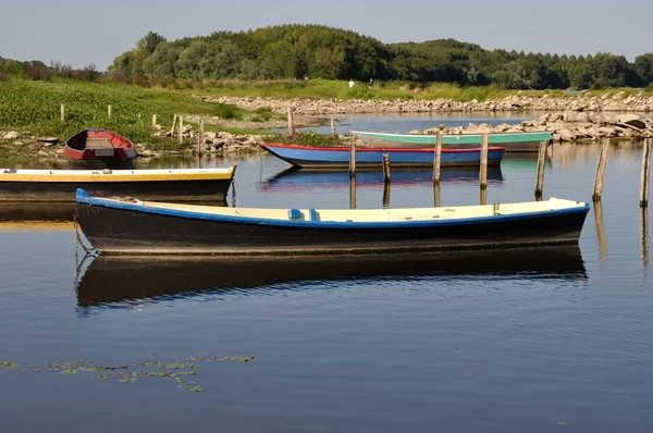 Boot auf einem Fluss — Stockfoto