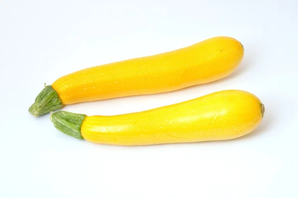 Amarelo courgettes em um fundo branco — Fotografia de Stock