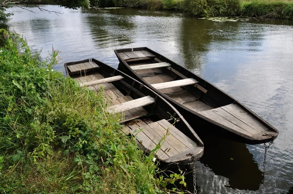 Boat on a river — Stock Photo, Image