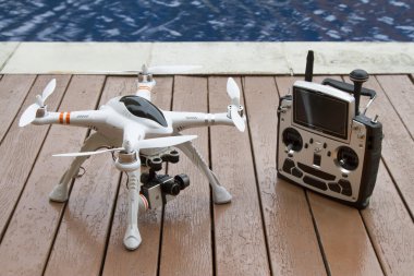 Quadcopter uçağı