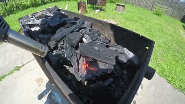 Ateşleme kömür ızgara — Stok video