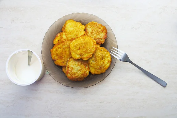 Plate of potato pancakes on the table — Stock Photo, Image