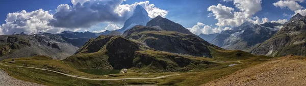 Matterhorn en Alpen bergen panorama, Zwitserland — Stockfoto