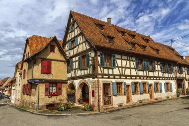 Dambach-la-ville, Alsace, Fransa için geleneksel ahşap evler