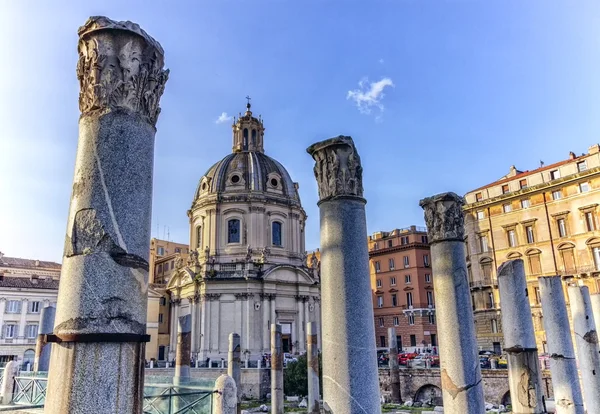 Ruinas del Foro Romanum en la colina Capitolio en Roma, Italia —  Fotos de Stock