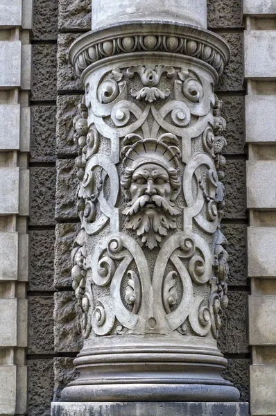 Hermosa decoración en una fachada de edificio en Viena, Austria — Foto de Stock