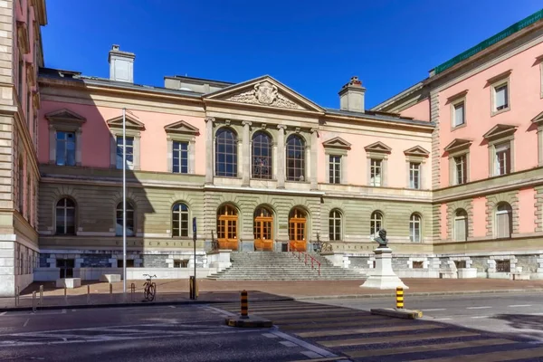 Budova Univerzity Bastions, Ženeva, Švýcarsko — Stock fotografie