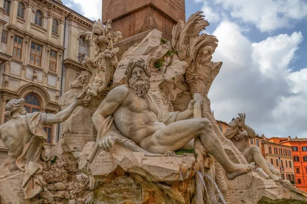 De fyra flodernas källa, Fontana dei Quattro Fiumi, i Piazz — Stockfoto