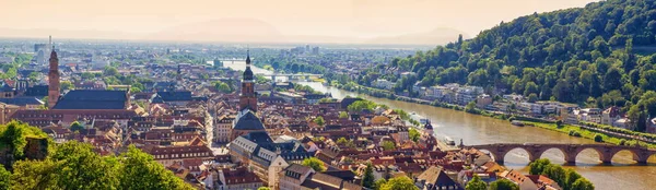 Panoramiczny widok na średniowieczne miasto Heidelberg, Niemcy — Zdjęcie stockowe