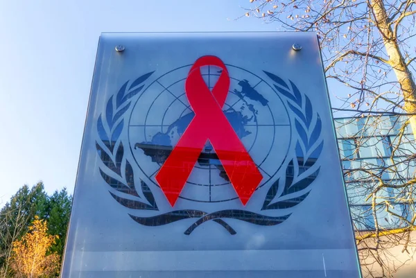 Cenevre, İsviçre - 7 Aralık: UNAIDS logosu karargahta
