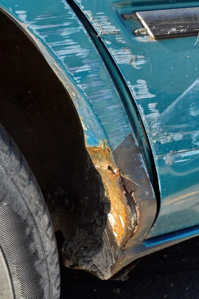 Scratched metal sheet and rust paint on a car — Stock Photo, Image