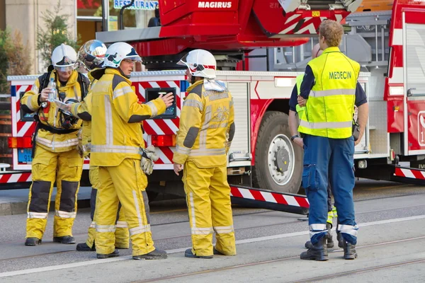 Firemen discussing intervention in Geneva, Switzerland — Stock Photo, Image
