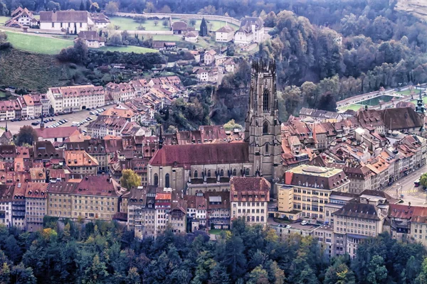 Kathedraal van Sint Nicolaas in Fribourg, Zwitserland — Stockfoto