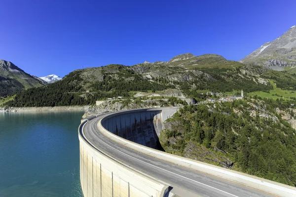 Barragem hidroeléctrica de Tignes, vale de Isere, Savoie, França — Fotografia de Stock