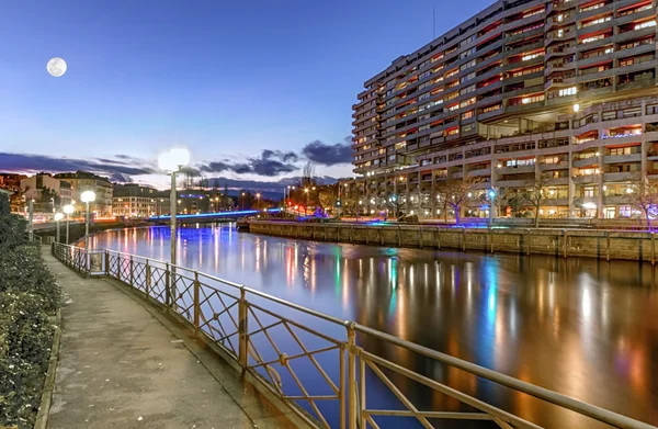 Ródano, Puente y edificios Sous-Terre, Ginebra, Suiza, HDR —  Fotos de Stock