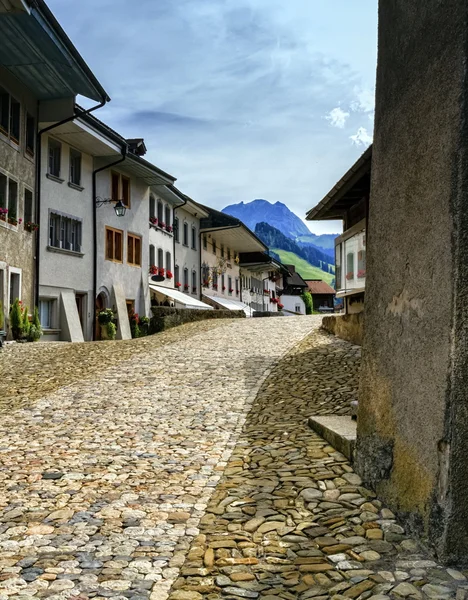 Ulice ve vesnici Gruyeres, Fribourg, Švýcarsko — Stock fotografie