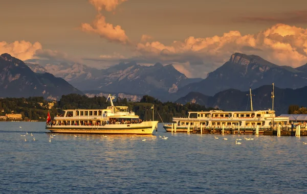 U jezera Luzern, Švýcarsko — Stock fotografie