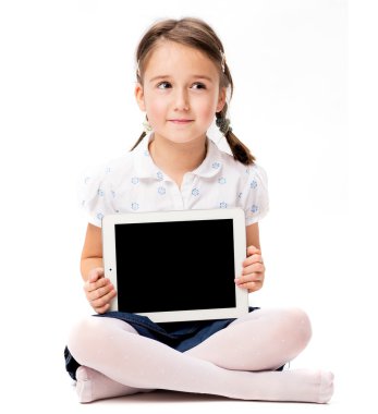 Tablet ile kurnaz genç kız portresi