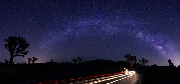 Licht geschilderd landschap van melkweg sterren Panorama — Stockfoto