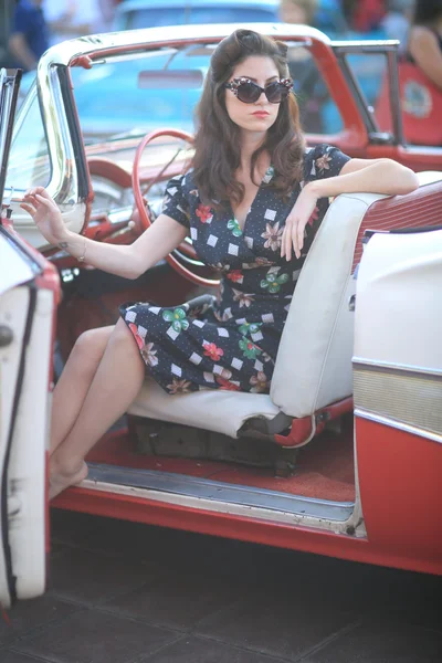 Lovely Woman Posing and and Around a Vintage Car — Stock Photo, Image