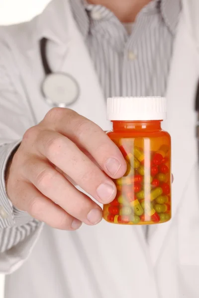 Doktor s léky v lahvích předpis — Stock fotografie