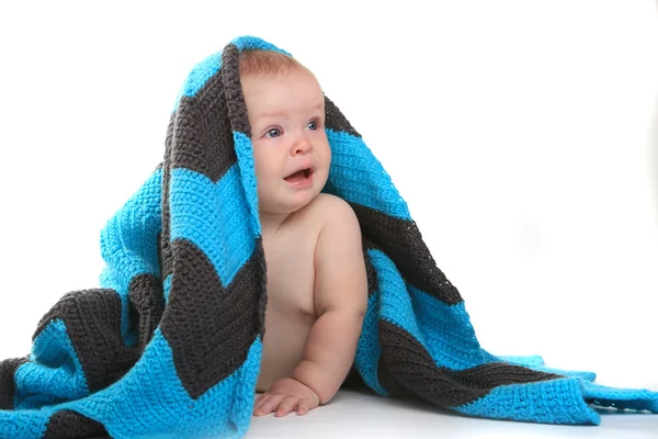 Bebê adorável feliz em um fundo branco — Fotografia de Stock