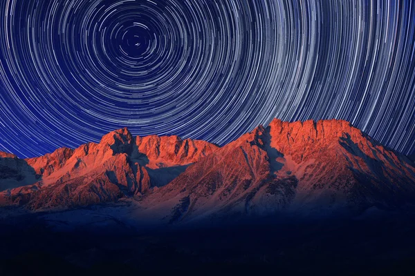 Exposición nocturna Star Trails of the Sky en Bishop California —  Fotos de Stock