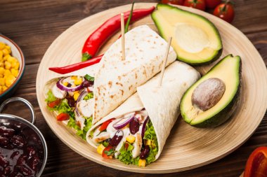 Tortilla maddeler karışımı ile