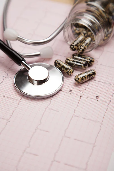 Orvosi jelentést és cardiogram — Stock Fotó