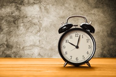 Klasik alarm saati