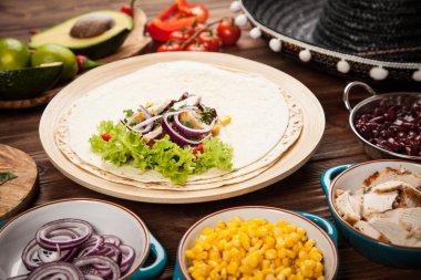 Tortilla maddeler karışımı ile