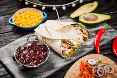 Tortilla maddeler karışımı ile